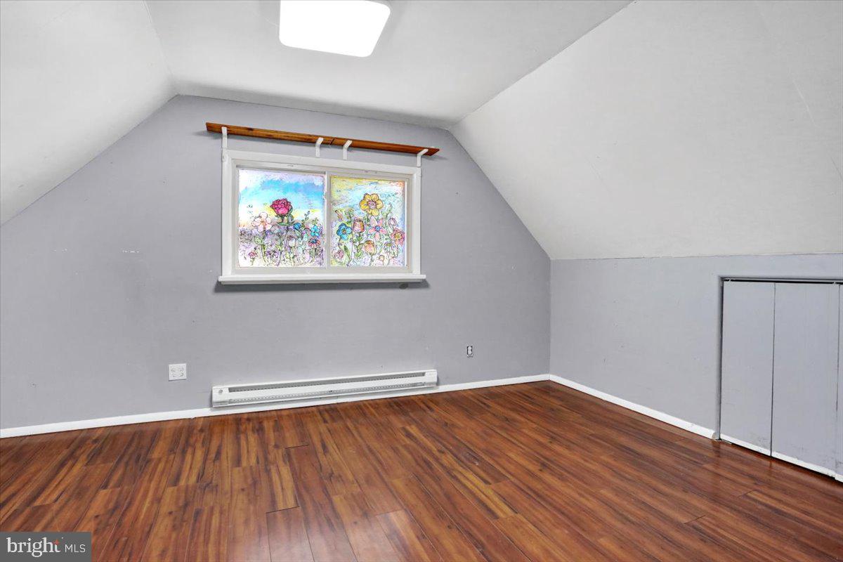321 Pershing Boulevard Reading, PA 19607 - Photo 22 of 36 an empty room with wooden floor and windows