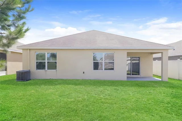 a picture of a wall with a white wall