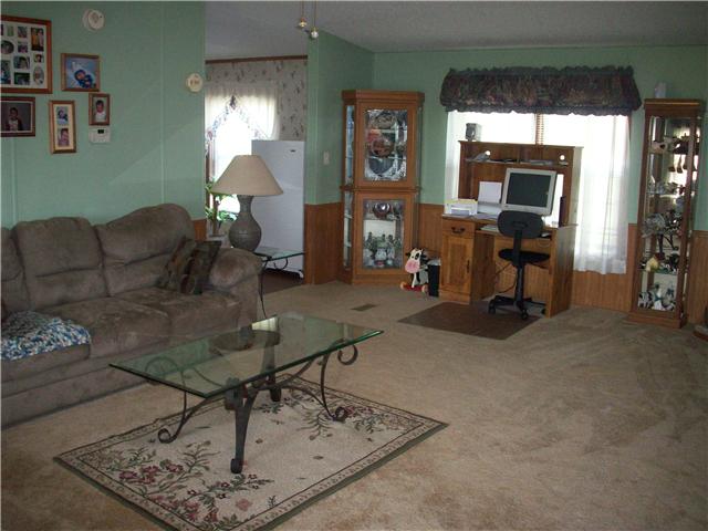 6200 Underwood Road Springfield, TN 37172 - Photo 6 of 16 a living room with furniture a window and a table
