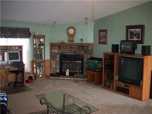 6200 Underwood Road Springfield, TN 37172 - Photo 7 of 16 a living room with furniture a fireplace and a flat screen tv