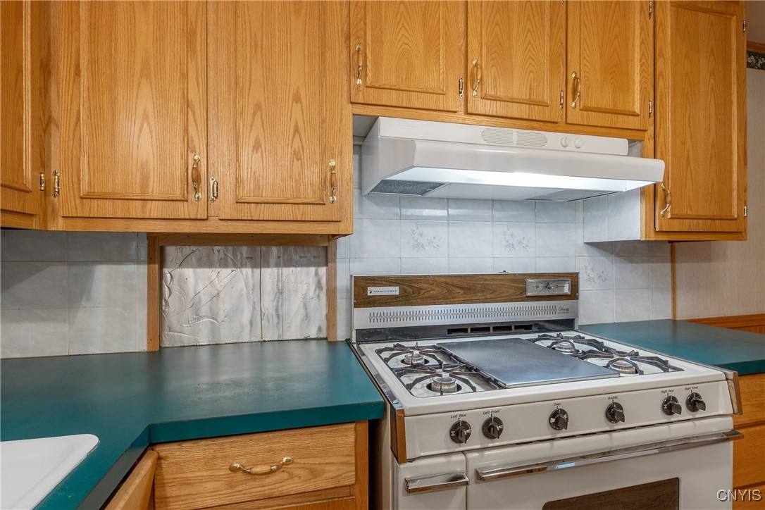 112 Vanida Drive Camillus, NY 13031 - Photo 8 of 37