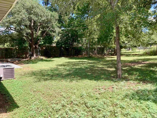 $1,650 | 901 Avenue East, Marble Falls, TX 78654