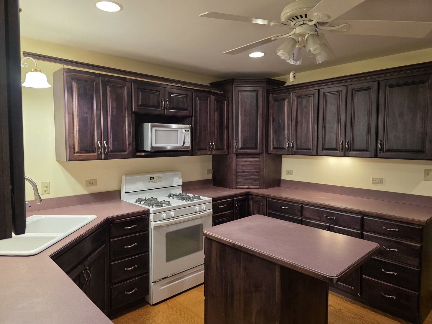 630 Huntley Terrace Crete, IL 60417 - Photo 3 of 27 Gallery Image 3