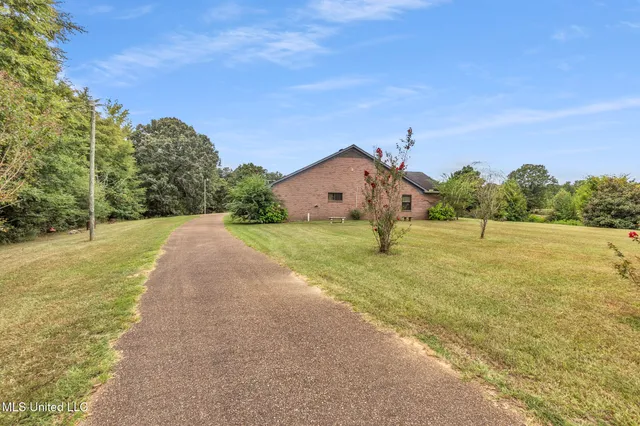 $290,000 | 70 Harris Chapel Road, Senatobia, MS 38668