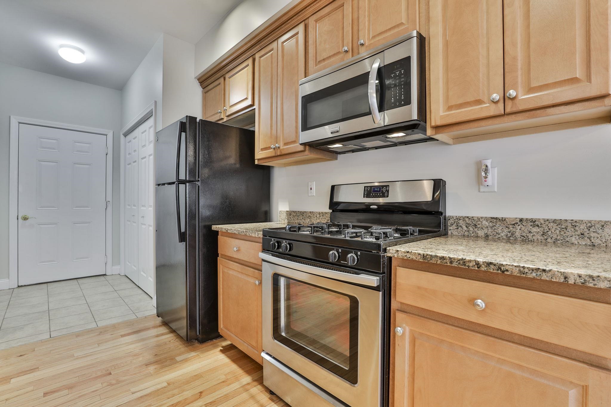 3 Plummer Drive Londonderry, NH 03053 - Photo 4 of 34