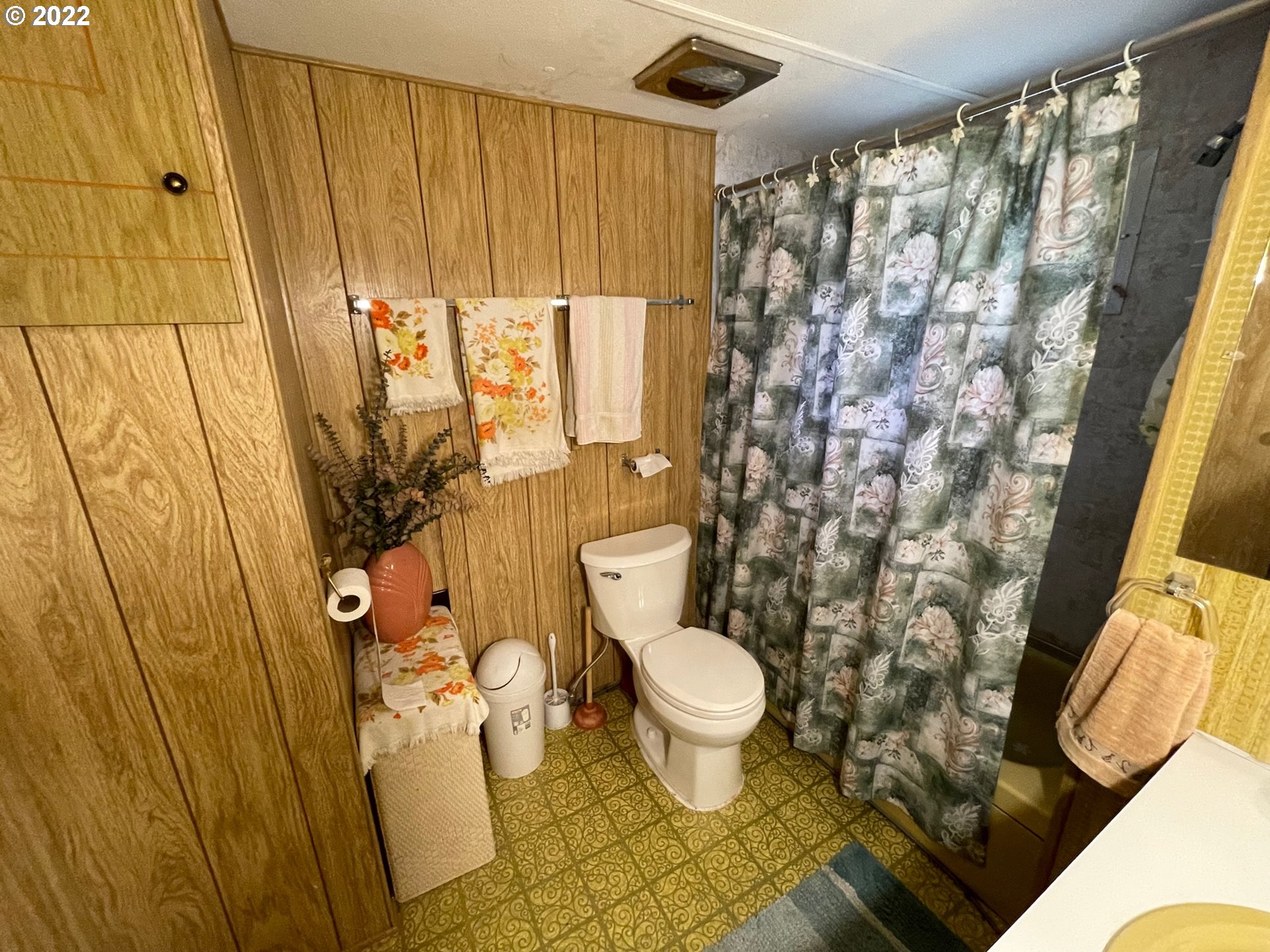 235 Lake View Loop Tygh Valley, OR 97063 - Photo 14 of 24 a bathroom with a toilet and a shower curtain