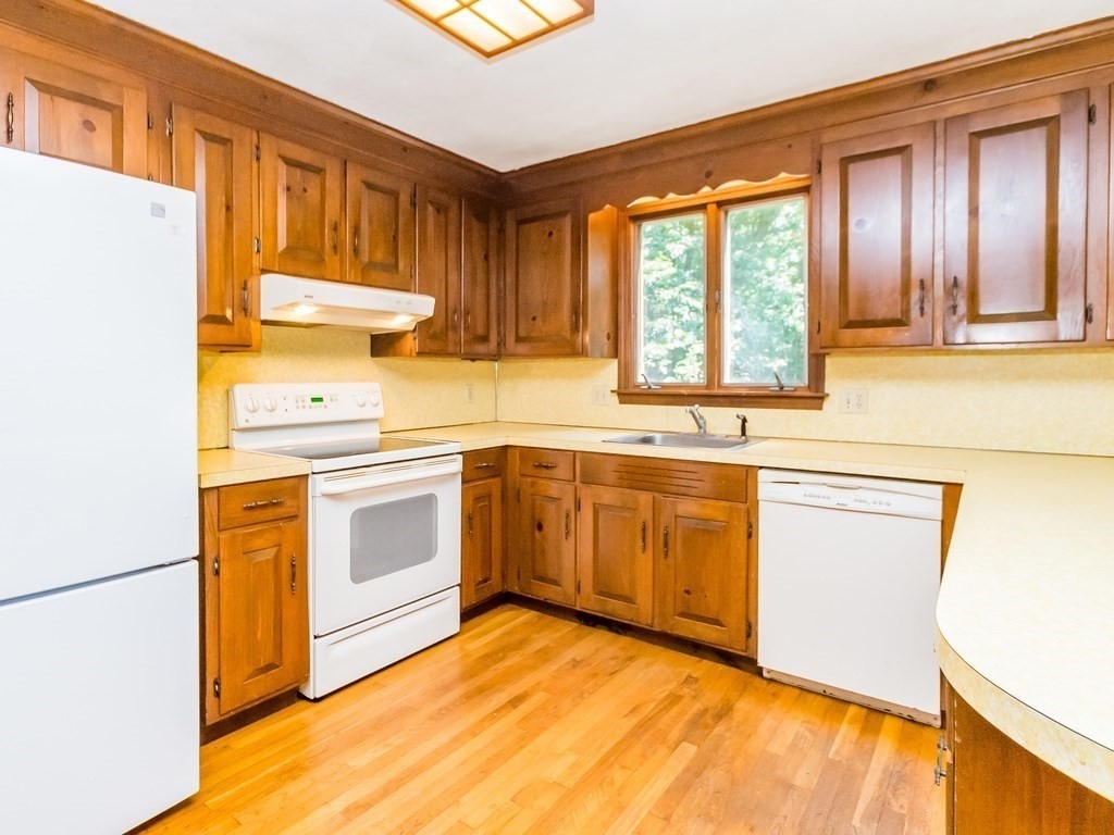 27 Gunnison Road Boxford, MA 01921 - Photo 15 of 40