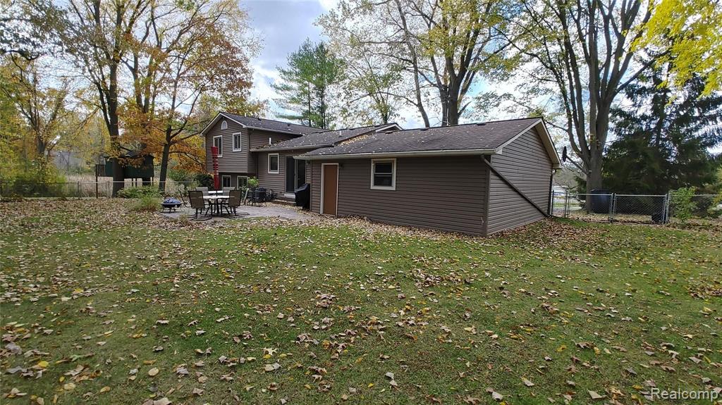 10498 Carmer Road Fenton, MI 48430 - Photo 8 of 40