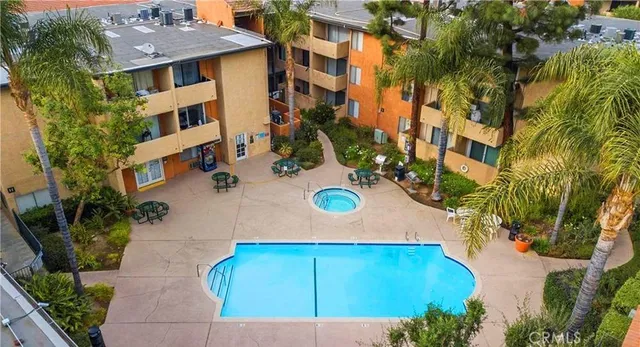 $2,750 | 15425 Sherman Way, Unit 101, Van Nuys, CA 91406