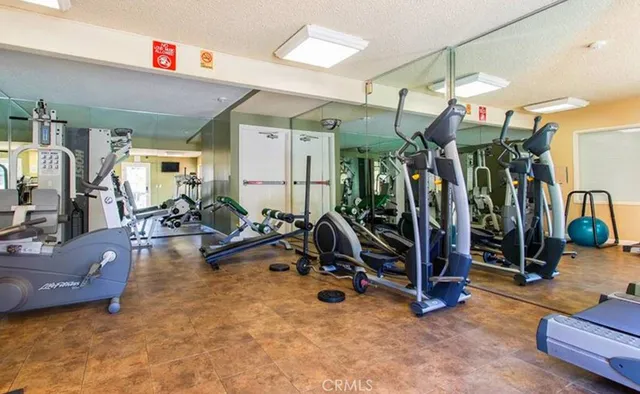 $2,750 | 15425 Sherman Way, Unit 101, Van Nuys, CA 91406