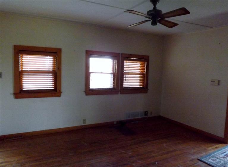 4675 155th Street Clinton, IA 52732 - Photo 4 of 14 Gallery Image 4