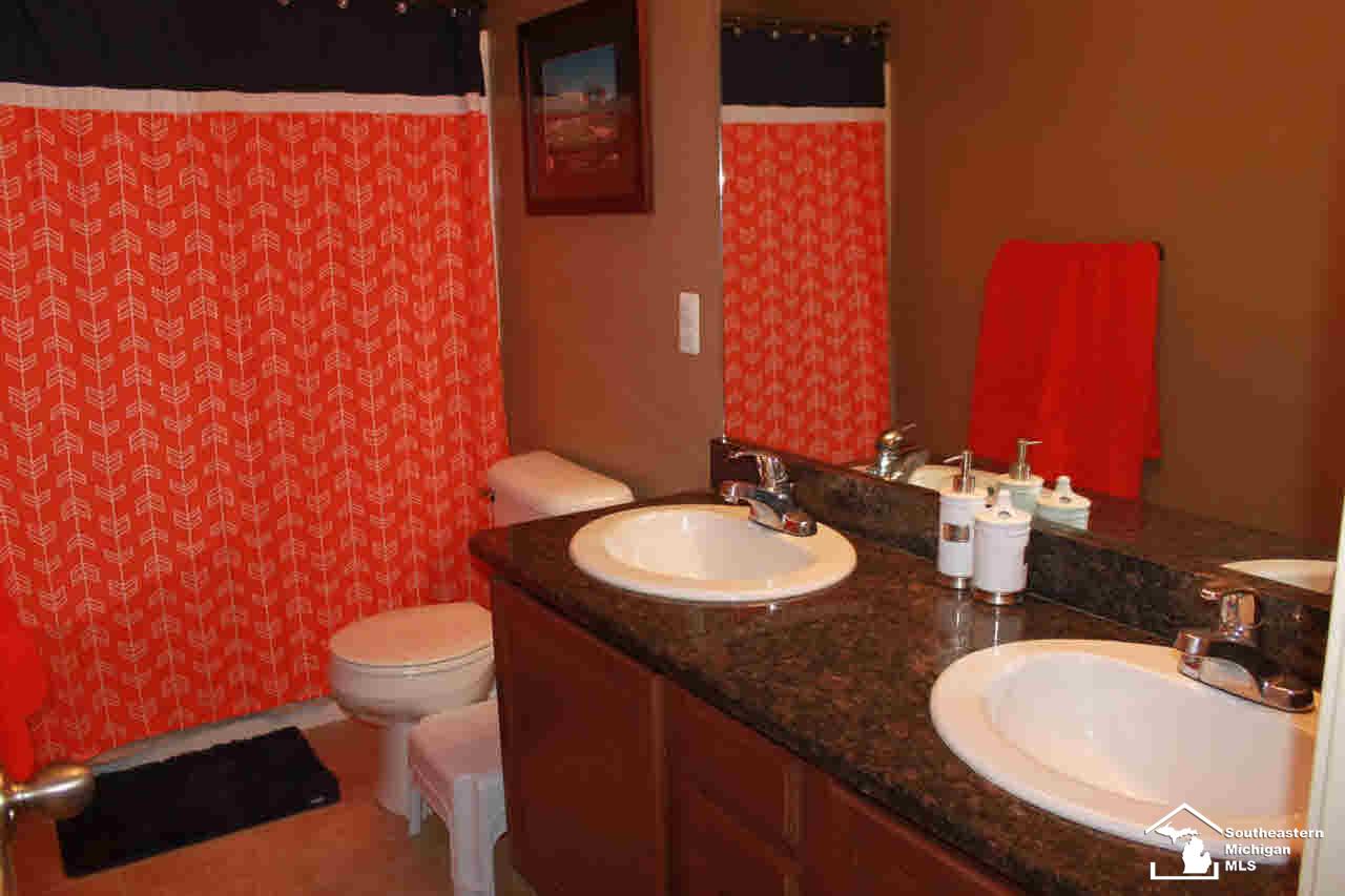 803 Golf Ridge Circle Dundee, MI 48131 - Photo 17 of 25 20456923-16.JPG