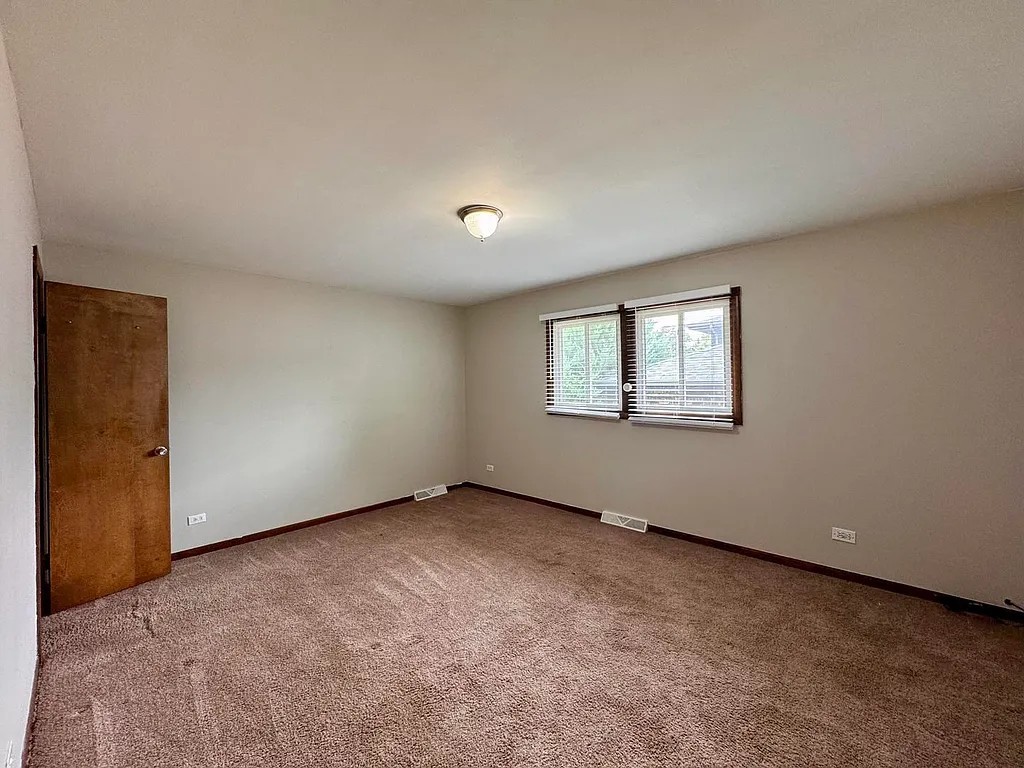 17945 Maple Street Lansing, IL 60438 - Photo 7 of 33