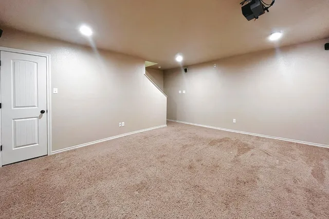 a view of a pathway both side of building