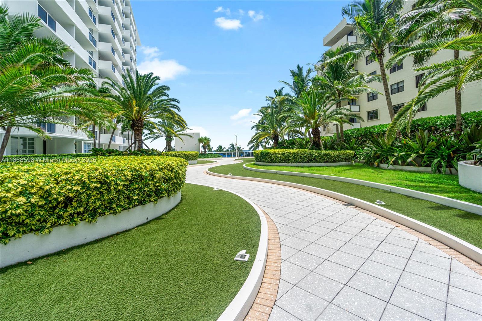 100 Lincoln Road, Unit PH14 Miami Beach, FL 33139 - Photo 29 of 33 a view of a park with a large trees