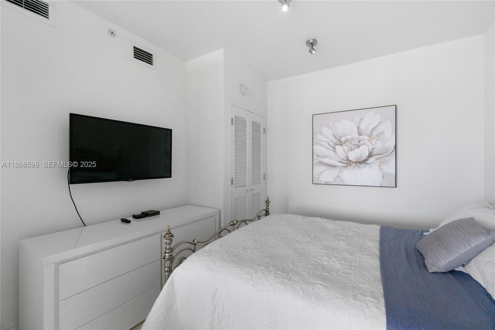 100 Lincoln Road, Unit PH14 Miami Beach, FL 33139 - Photo 8 of 33