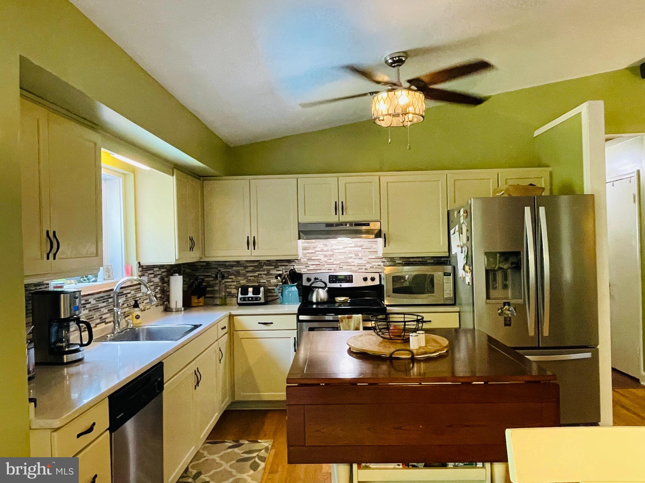 42194 Riva Ridge Drive Hollywood, MD 20636 - Photo 16 of 69 Kitchen