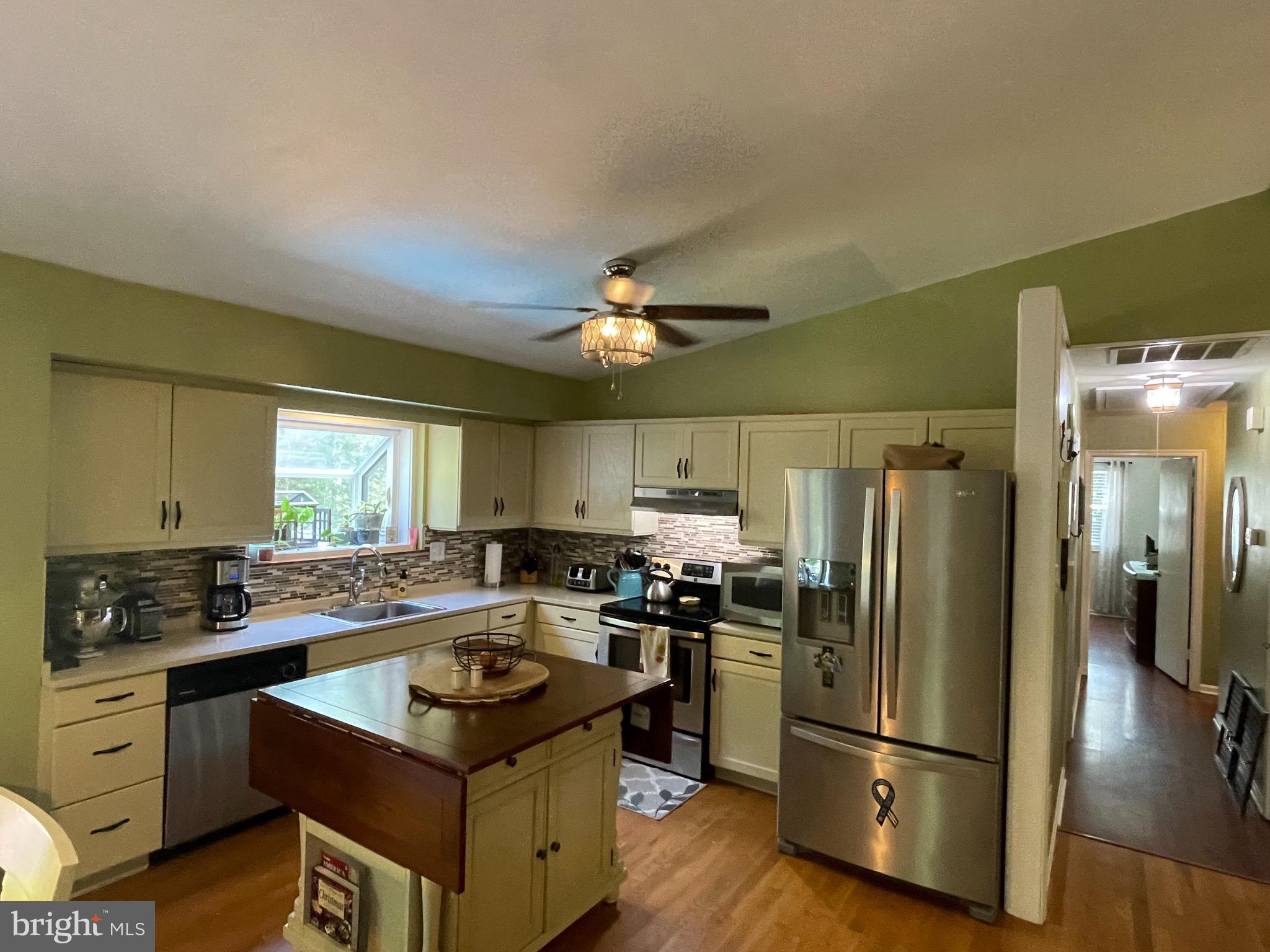 42194 Riva Ridge Drive Hollywood, MD 20636 - Photo 17 of 69 Kitchen