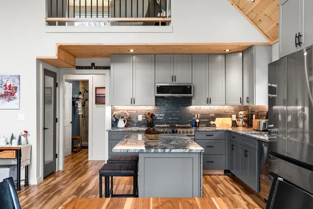 $1,899,000 | 145 East Pond Road, Nobleboro, ME 04555