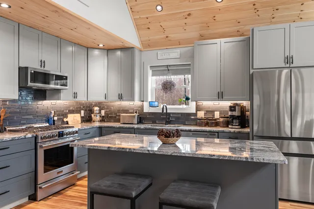 $1,899,000 | 145 East Pond Road, Nobleboro, ME 04555