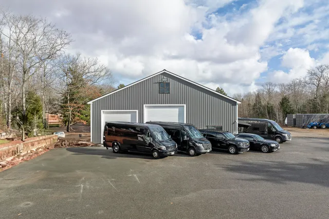 $1,899,000 | 145 East Pond Road, Nobleboro, ME 04555