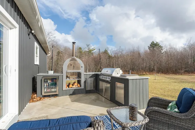 $1,899,000 | 145 East Pond Road, Nobleboro, ME 04555