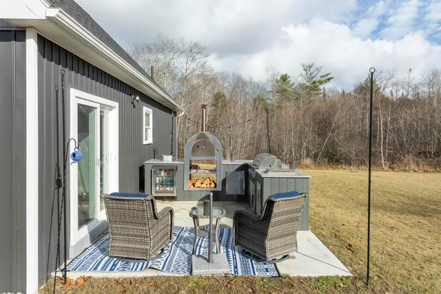 $1,899,000 | 145 East Pond Road, Nobleboro, ME 04555