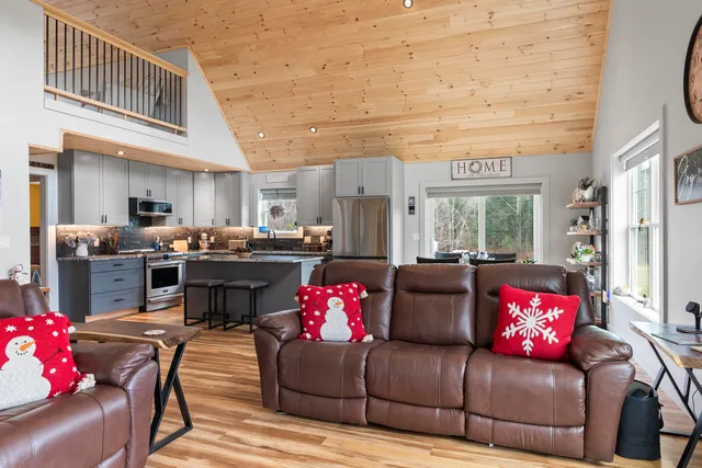 $1,899,000 | 145 East Pond Road, Nobleboro, ME 04555