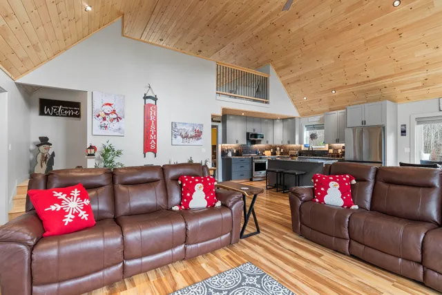 $1,899,000 | 145 East Pond Road, Nobleboro, ME 04555