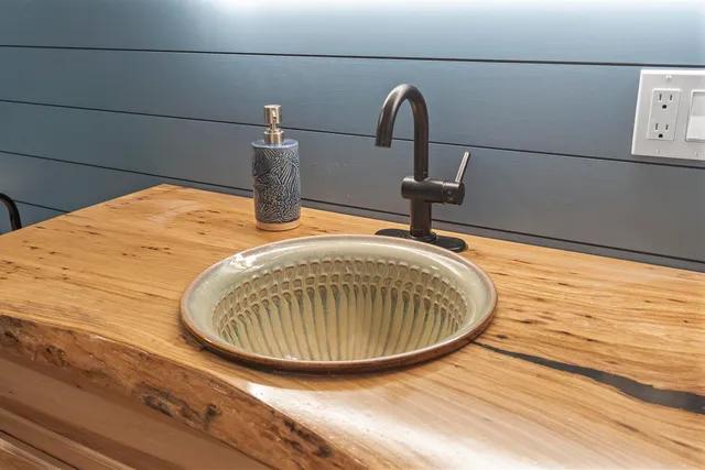 $1,899,000 | 145 East Pond Road, Nobleboro, ME 04555