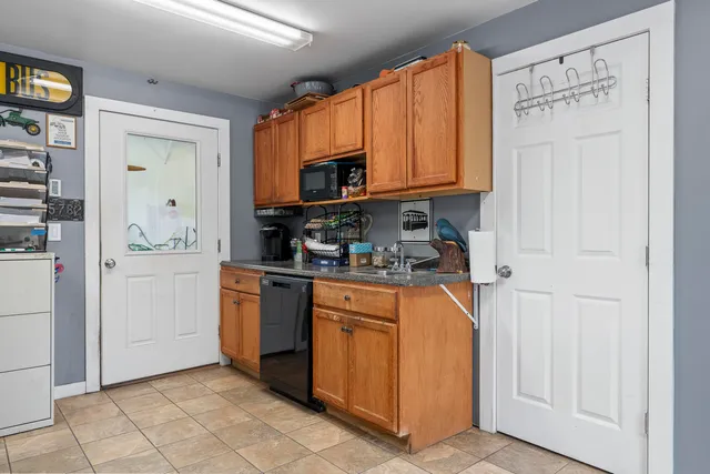 $1,899,000 | 145 East Pond Road, Nobleboro, ME 04555