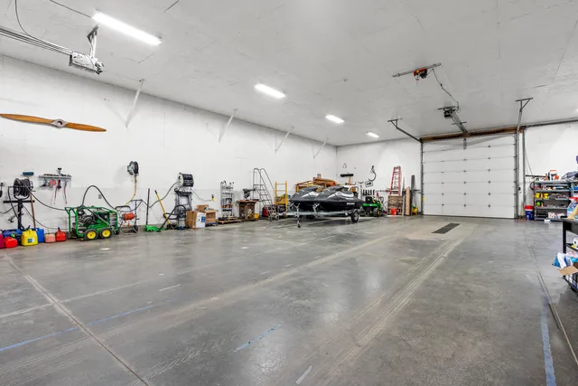 $1,899,000 | 145 East Pond Road, Nobleboro, ME 04555