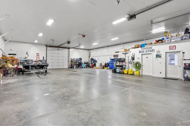 $1,899,000 | 145 East Pond Road, Nobleboro, ME 04555