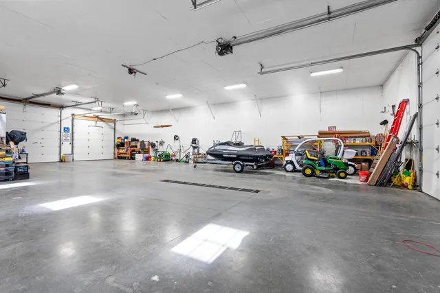 $1,899,000 | 145 East Pond Road, Nobleboro, ME 04555