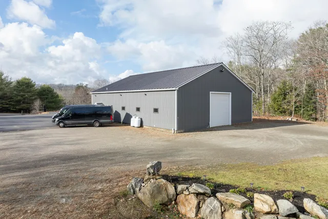 $1,899,000 | 145 East Pond Road, Nobleboro, ME 04555