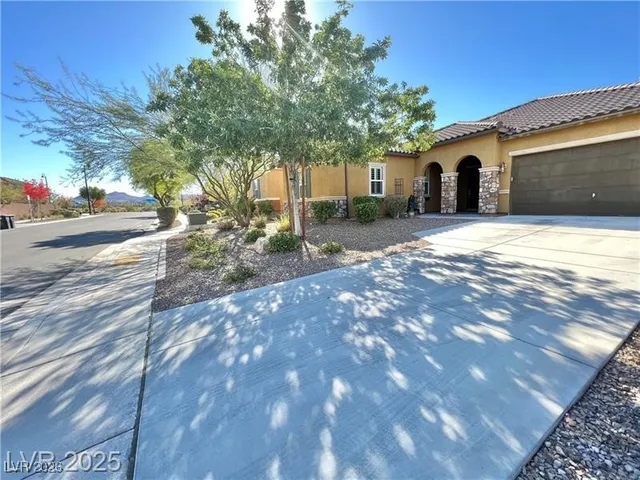 $2,550 | 2117 Thames View Street, Henderson, NV 89044