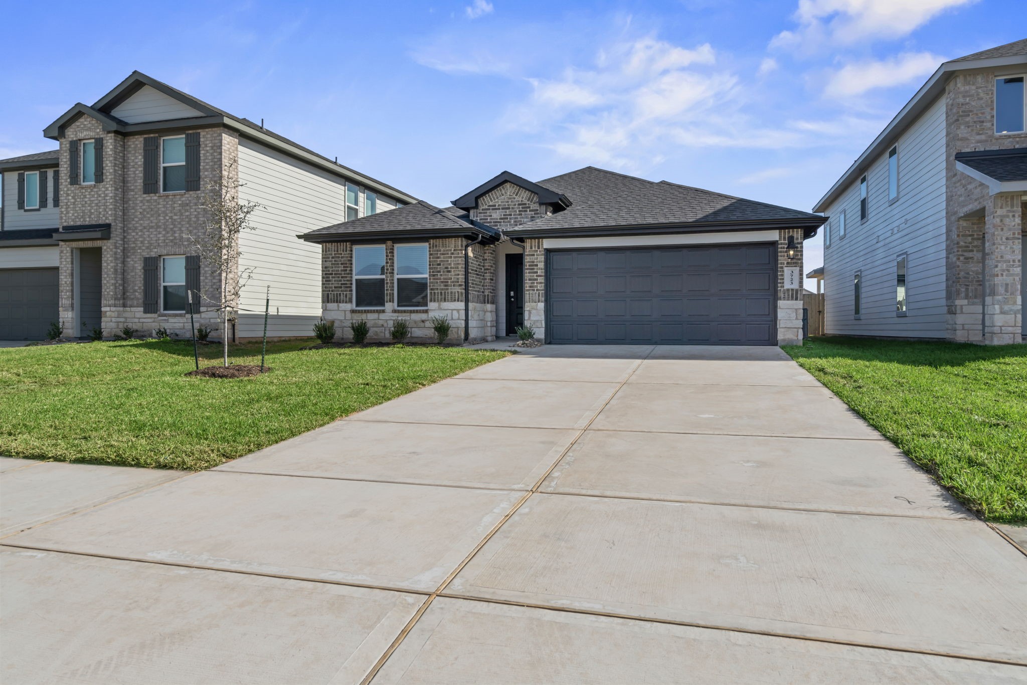 3723 Zoeys Way Fulshear, TX 77423 - Photo 2 of 40