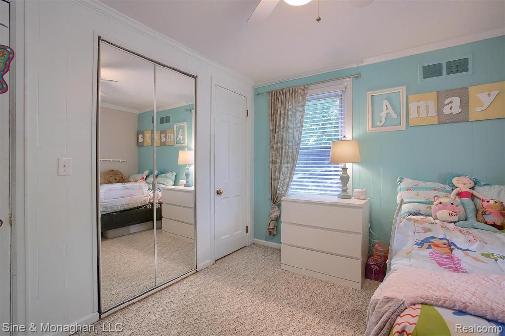 2110 Hampton Road Grosse Pointe Woods, MI 48236 - Photo 18 of 31