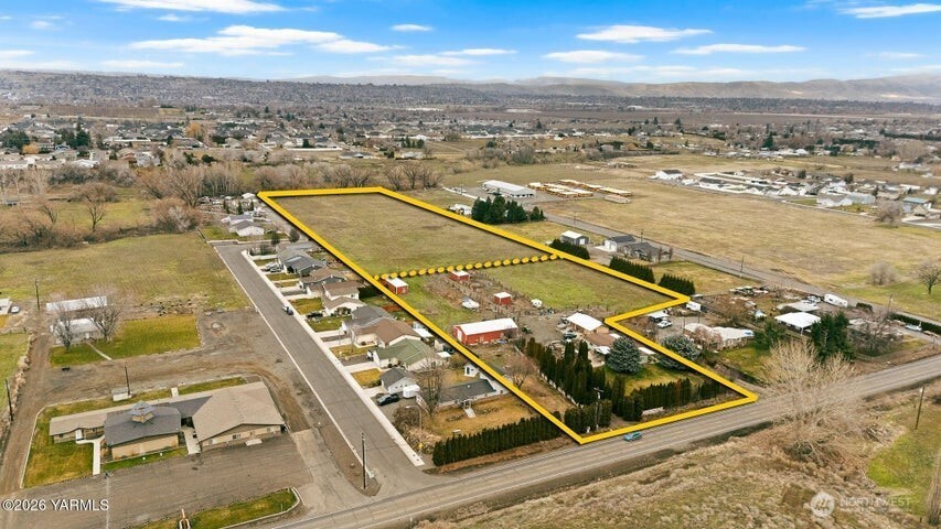 7703 Ahtanum Road Yakima, WA 98903 - Photo 1 of 14