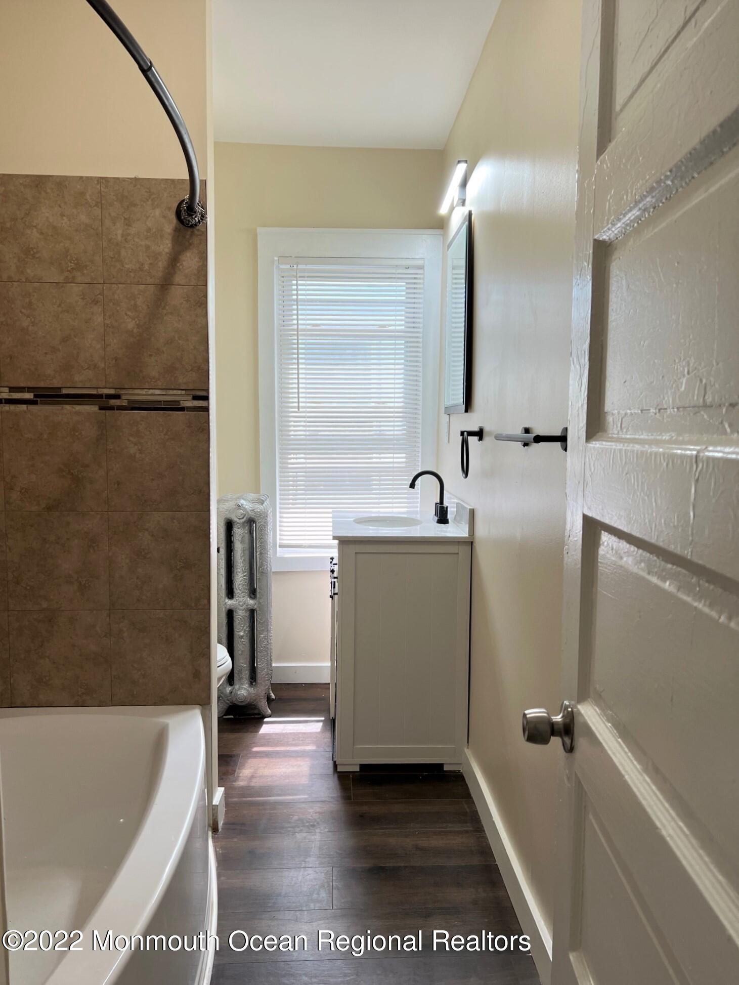 494 Riverside Avenue Trenton, NJ 08618 - Photo 17 of 28 Riverside Upstairs Bathroom KEEP2