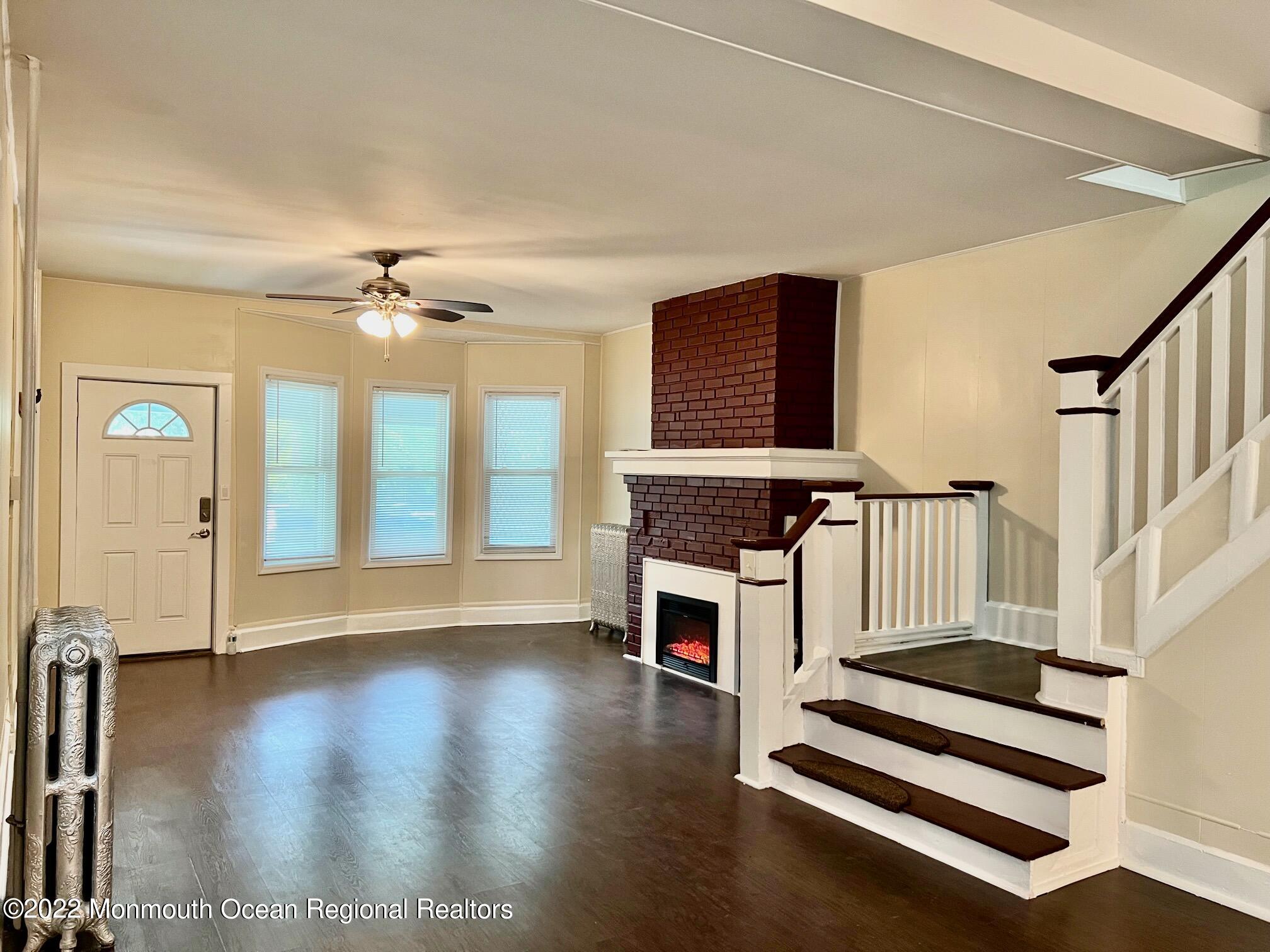 494 Riverside Avenue Trenton, NJ 08618 - Photo 3 of 28 Living Room