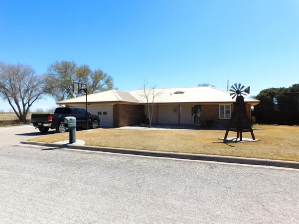 $196,500 | 926 East Juniper Avenue, Muleshoe, TX 79347