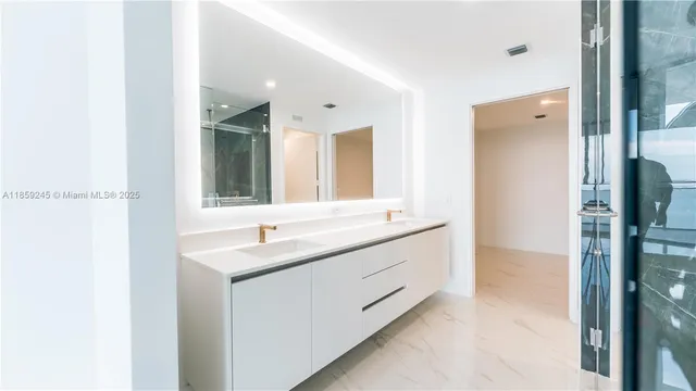 $16,500 | 700 Northeast 24th Street, Unit 3401, Miami, FL 33137