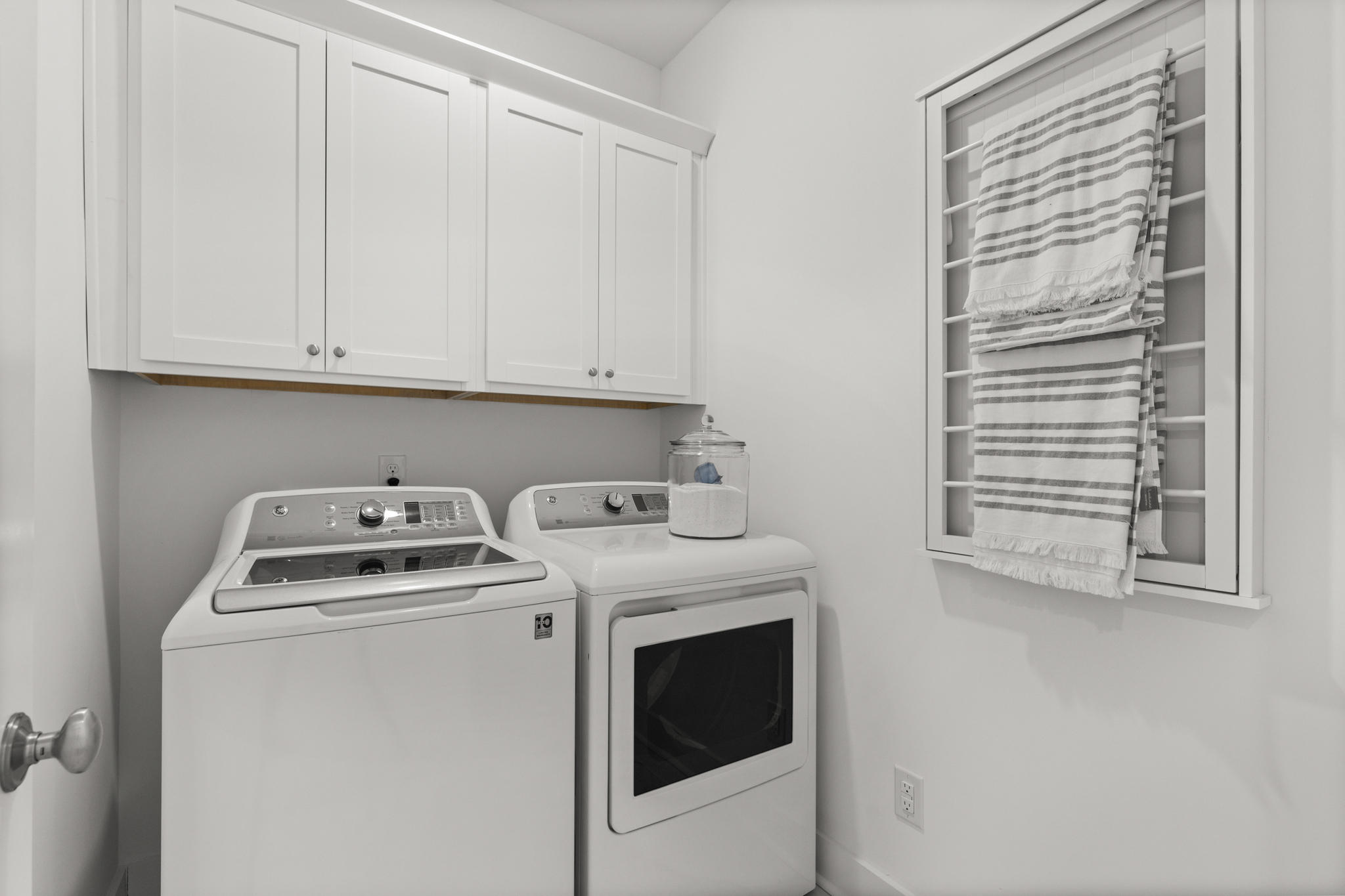 1624 Florentia Street Mount Pleasant, SC 29464 - Photo 29 of 38 Sawyer Laundry Room 2-18