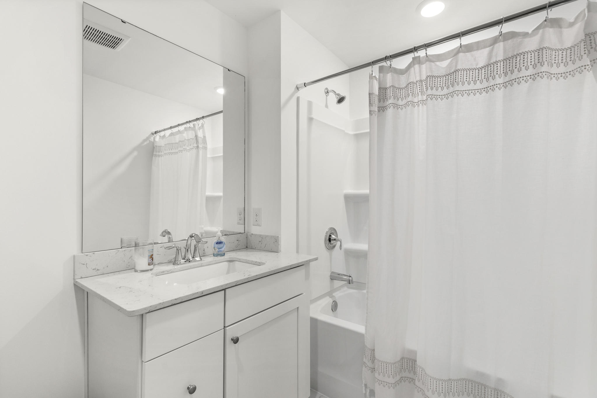 1624 Florentia Street Mount Pleasant, SC 29464 - Photo 30 of 38 Sawyer 1st Floor Bath 2-18
