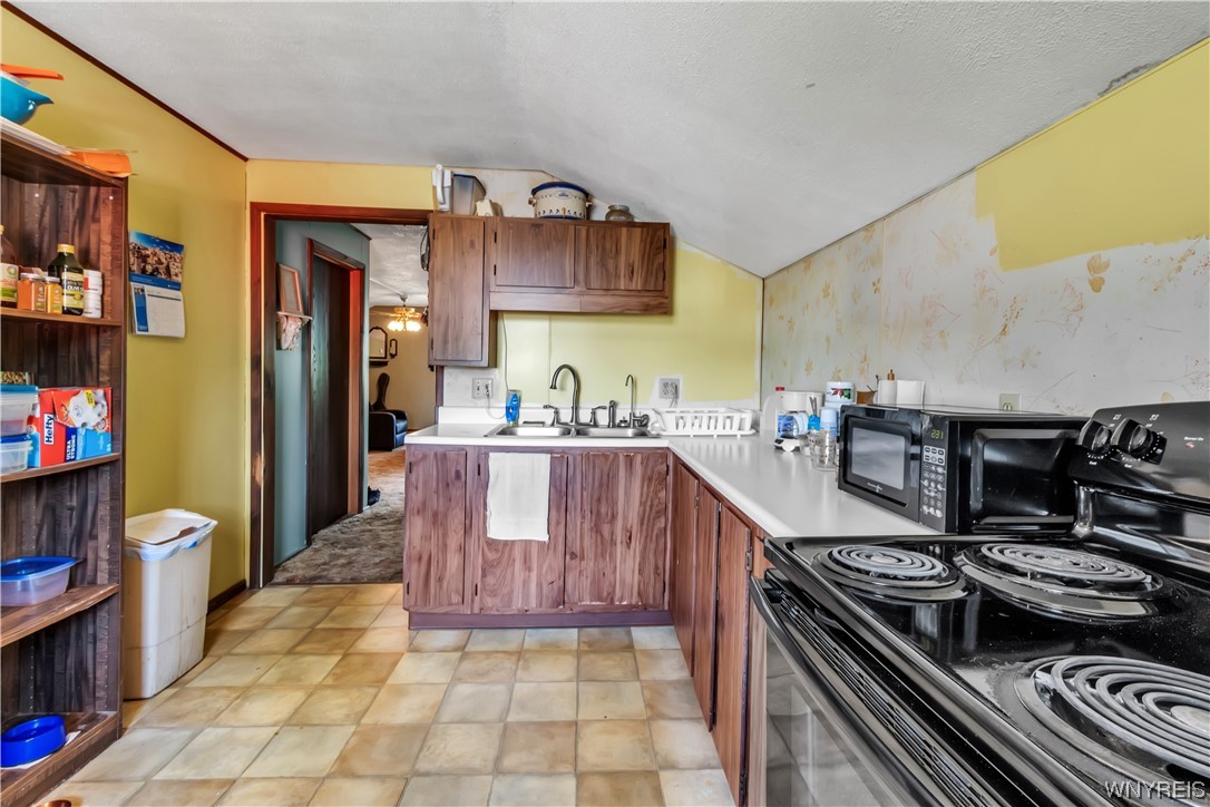 9331 Ridge Road Hartland, NY 14105 - Photo 20 of 39 Upper Unit