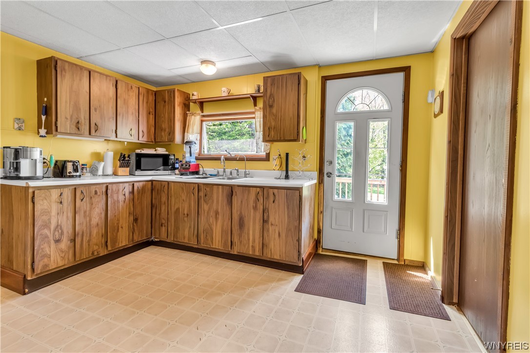 9331 Ridge Road Hartland, NY 14105 - Photo 6 of 39 Lower Unit