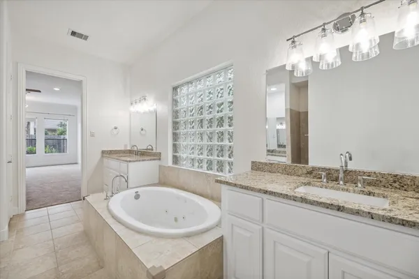 a view of empty room with ceiling fan