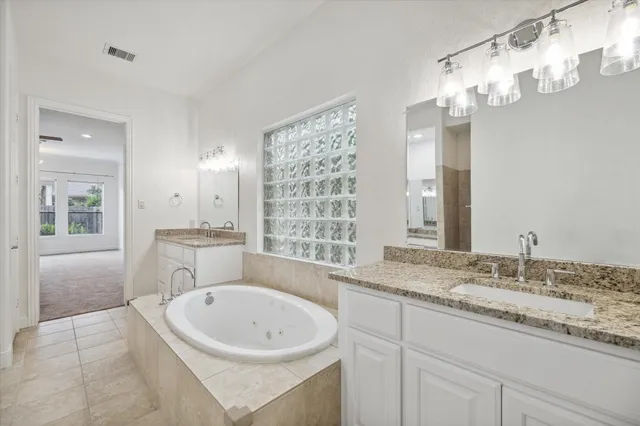 a view of empty room with ceiling fan