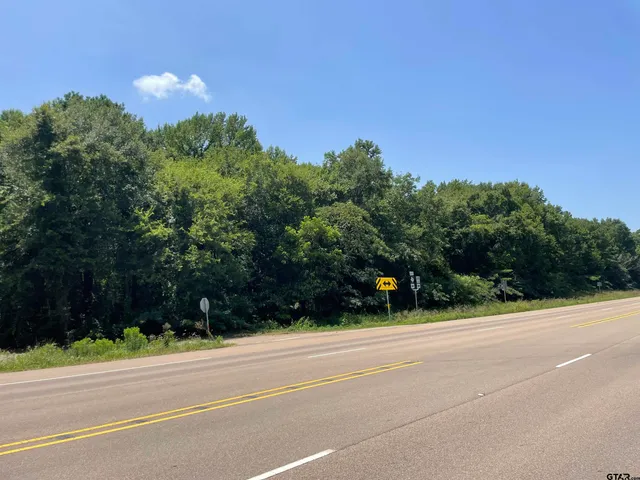 a view of a tennis court